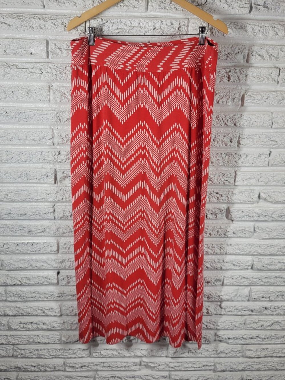 Dress Barn XL Maxi Skirt Red White Geometric Stretch Elastic Waist GEO158E